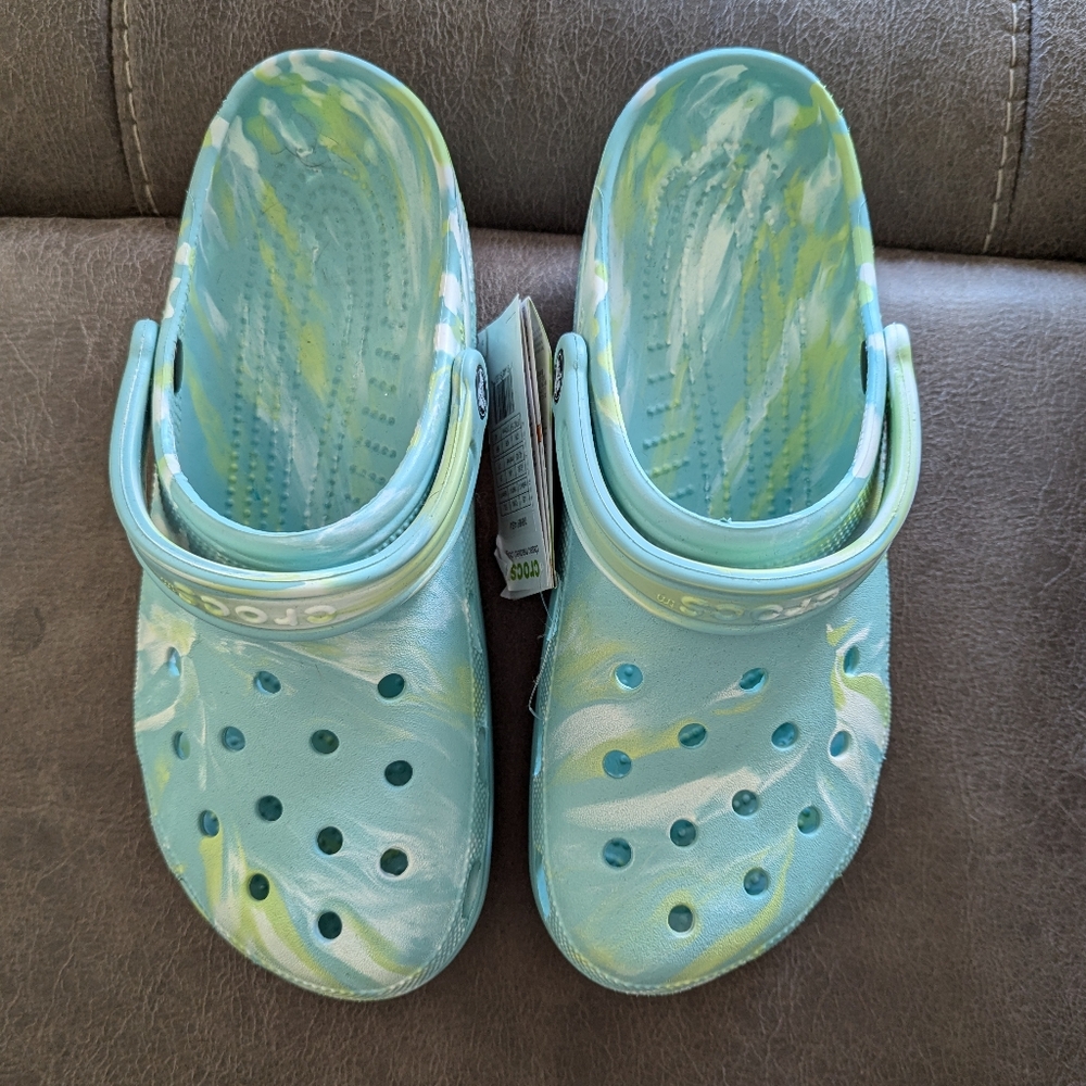 Women Marbled Crocs Size 9